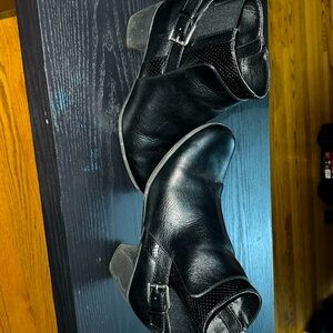 Black booties no rips or tears